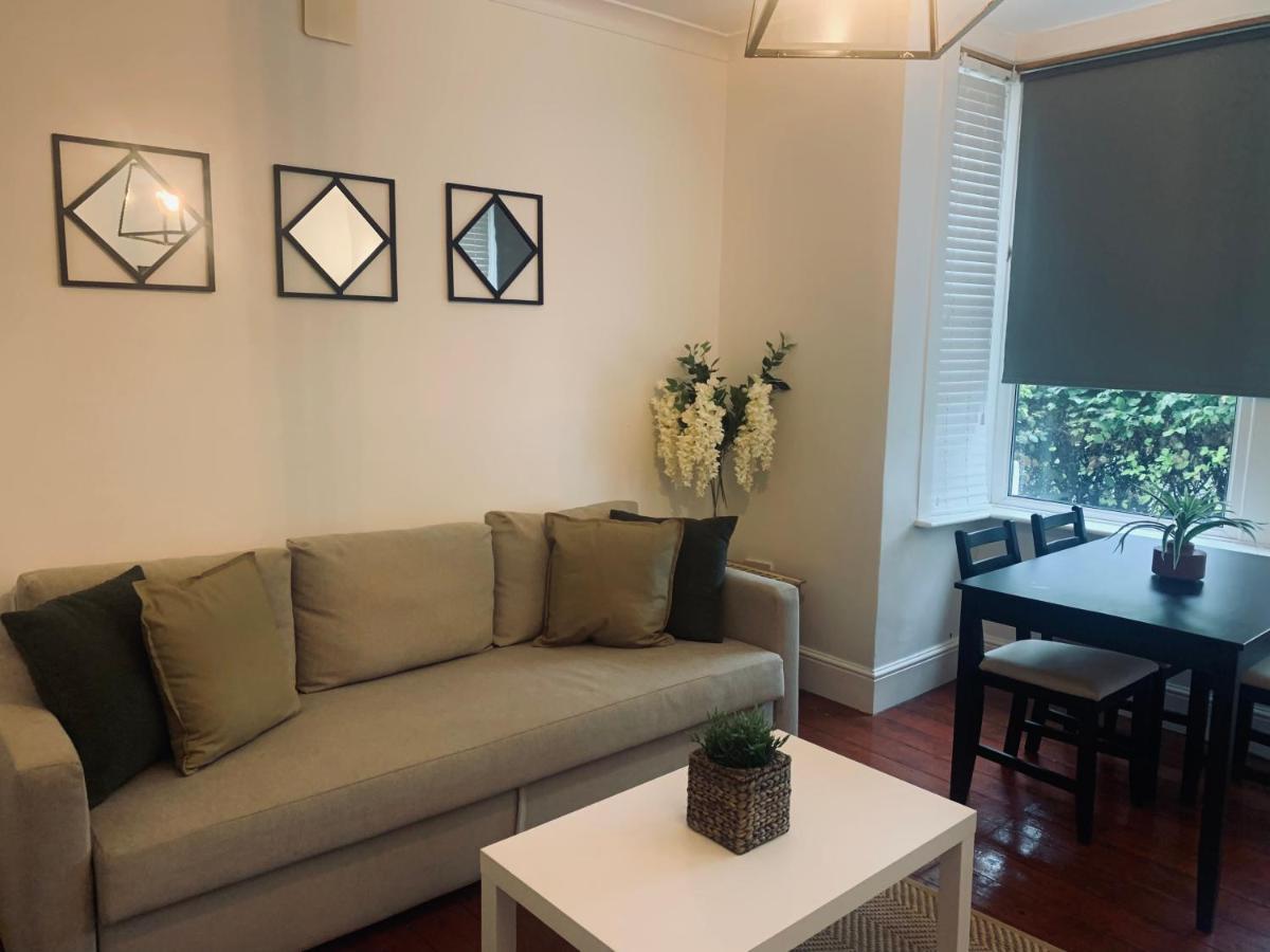 Unique 2 Bedroom Apartment In London/ Excel / Olympic City Close To Central Line Tube Station With Gated Parking Space 外观 照片