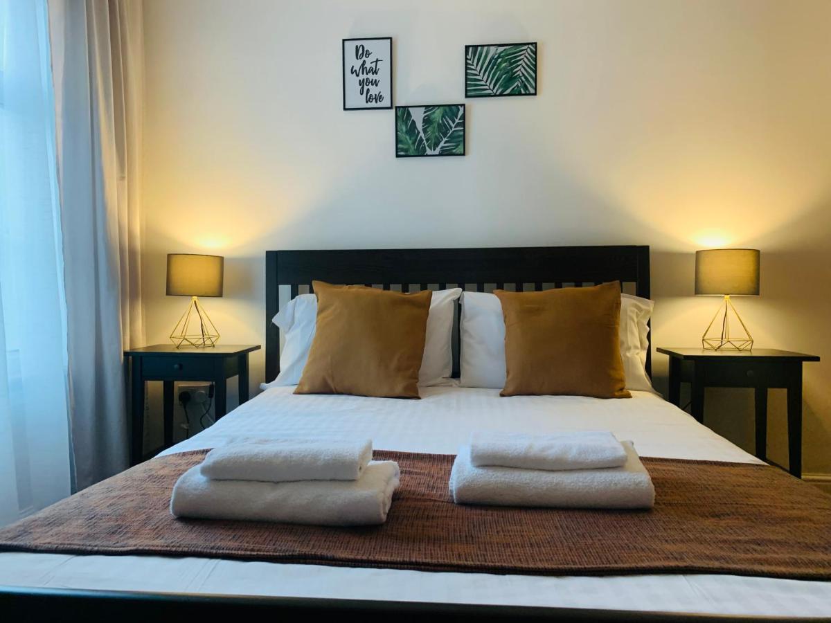 Unique 2 Bedroom Apartment In London/ Excel / Olympic City Close To Central Line Tube Station With Gated Parking Space 外观 照片