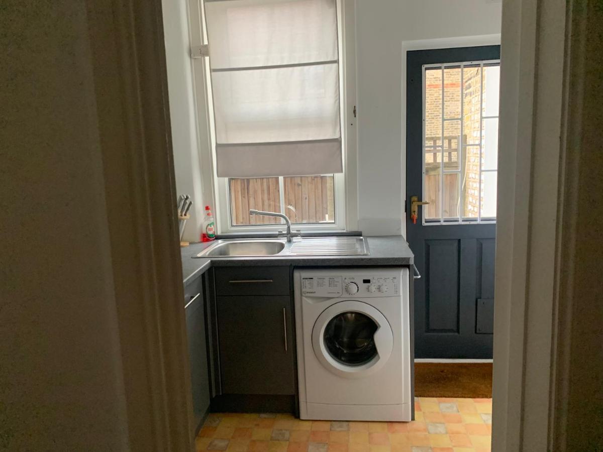 Unique 2 Bedroom Apartment In London/ Excel / Olympic City Close To Central Line Tube Station With Gated Parking Space 外观 照片
