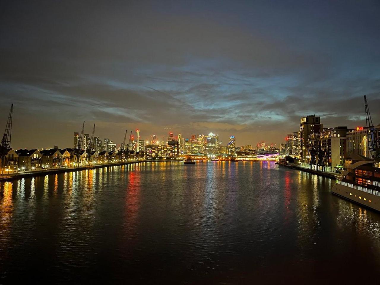 Unique 2 Bedroom Apartment In London/ Excel / Olympic City Close To Central Line Tube Station With Gated Parking Space 外观 照片